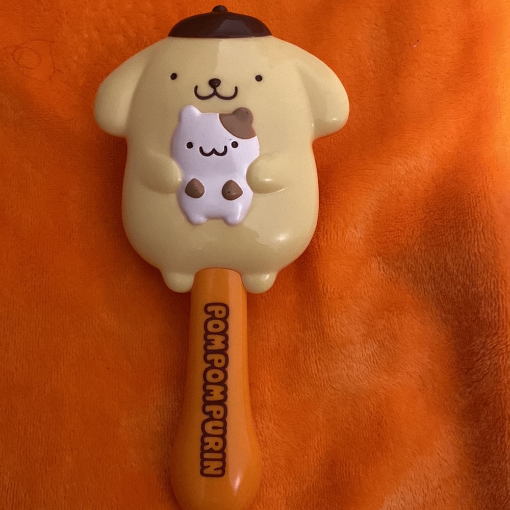 Sanrio pompompurin hair brush